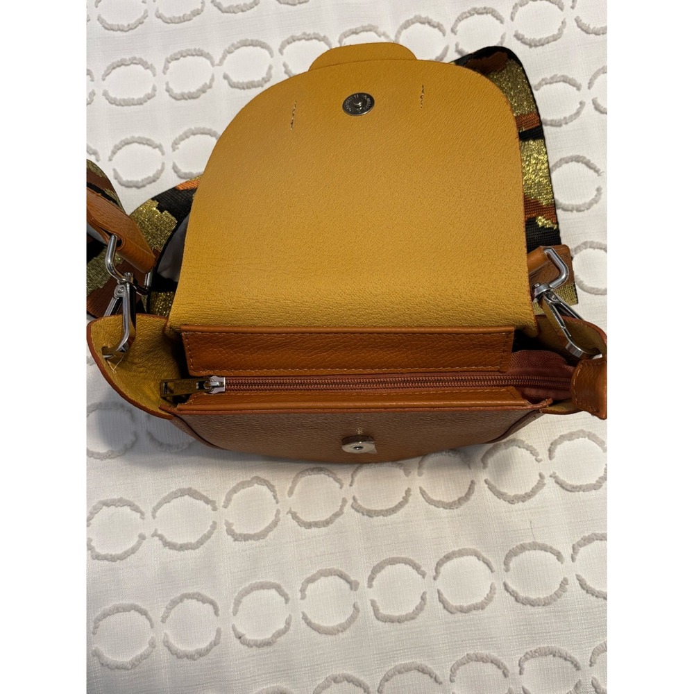 Made In Italy Leather cross-body bag with flap and Camo Interchangeable Strap - Picture 9 of 9